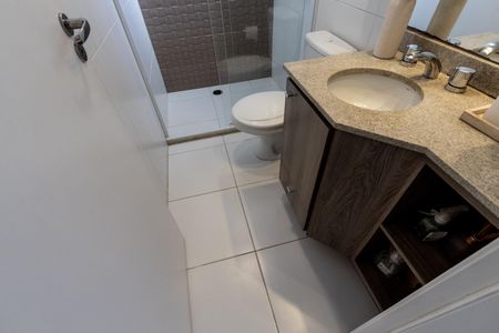 Banheiro social 2 de apartamento à venda com 2 quartos, 124m² em Alto de Pinheiros, São Paulo