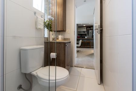 Apartamento à venda com 124m², 2 quartos e 3 vagas Apartamento à venda com 124m², 2 quartos e 3 vagasBanheiro social 2