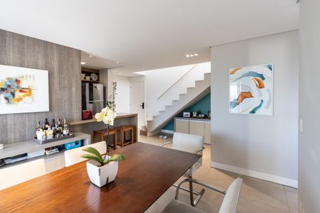 Apartamento à venda com 124m², 2 quartos e 3 vagas Apartamento à venda com 124m², 2 quartos e 3 vagasSala de jantar