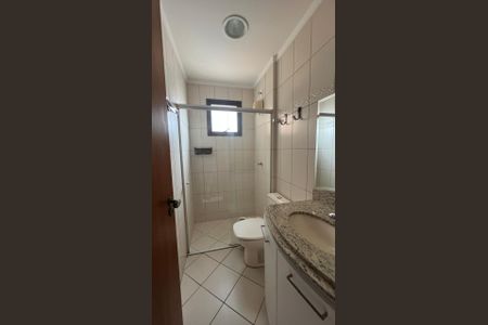 Banheiro de apartamento para alugar com 3 quartos, 110m² em Santa Maria, Uberlândia