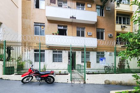 Apartamento à venda com 49m², 2 quartos e sem vaga Apartamento à venda com 49m², 2 quartos e sem vagaFachada