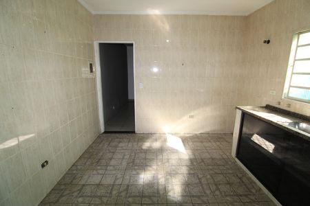 Casa para alugar com 110m², 2 quartos e 2 vagasCozinha