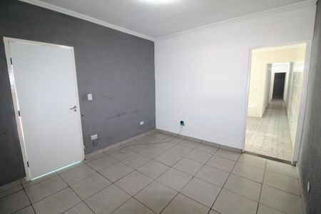 Casa para alugar com 110m², 2 quartos e 2 vagasSala