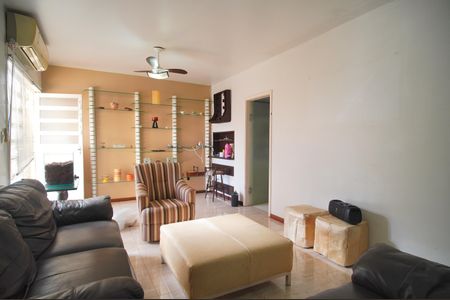 Casa para alugar com 208m², 4 quartos e 2 vagassala