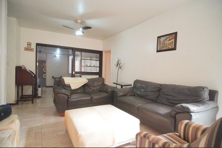 Casa para alugar com 208m², 4 quartos e 2 vagassala