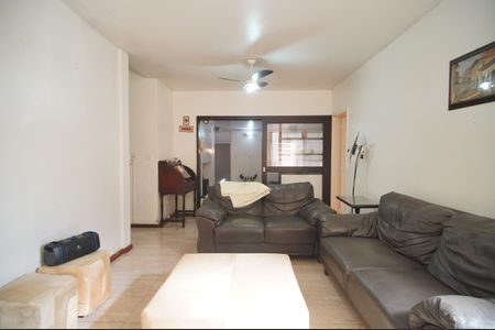 Casa para alugar com 208m², 4 quartos e 2 vagassala
