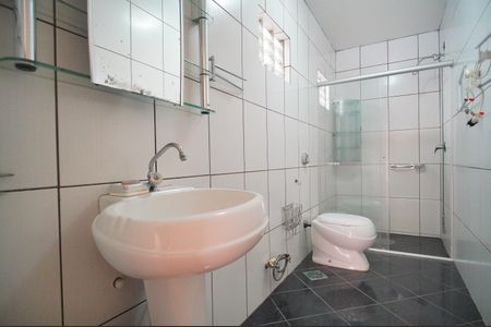 Casa para alugar com 208m², 4 quartos e 2 vagasBanheiro 1