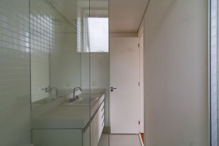 Apartamento para alugar com 62m², 2 quartos e 2 vagas Apartamento para alugar com 62m², 2 quartos e 2 vagasBanheiro
