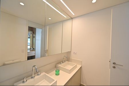 Apartamento à venda com 165m², 4 quartos e 2 vagasBanheiro da Suíte 1