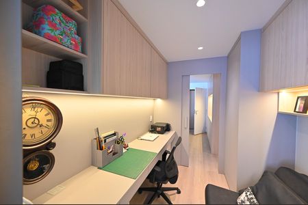 Apartamento à venda com 165m², 4 quartos e 2 vagasEscritório