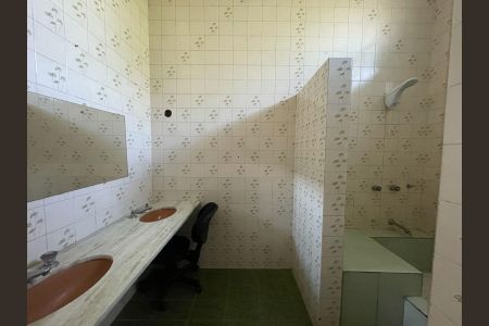 Casa para alugar com 600m², 4 quartos e 3 vagasBanheiro social