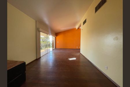 Casa para alugar com 600m², 4 quartos e 3 vagasSala