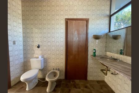 Casa para alugar com 600m², 4 quartos e 3 vagasBanheiro da suíte