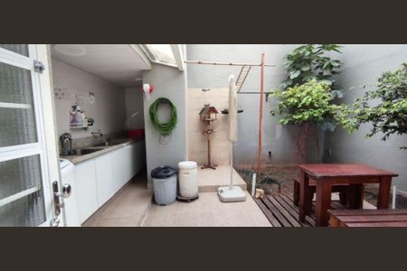 Casa à venda com 264m², 3 quartos e 1 vaga