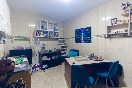Casa à venda com 199m², 3 quartos e 2 vagas Casa à venda com 199m², 3 quartos e 2 vagasEscritório