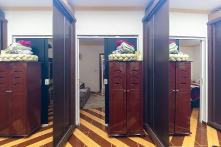 Casa à venda com 199m², 3 quartos e 2 vagas Casa à venda com 199m², 3 quartos e 2 vagasCloset da suíte