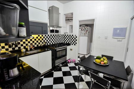 Apartamento à venda com 110m², 3 quartos e sem vagaCozinha