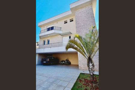 Casa de condomínio à venda com 385m², 3 quartos e 6 vagasFoto 03