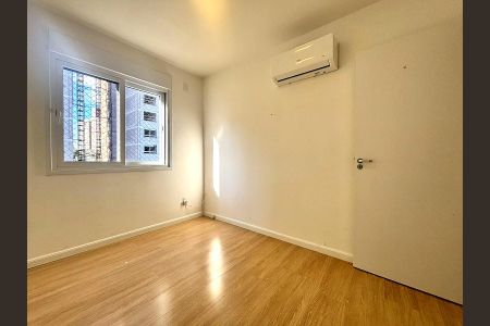 Quarto 2 de apartamento para alugar com 2 quartos, 66m² em Rio Branco, Porto Alegre
