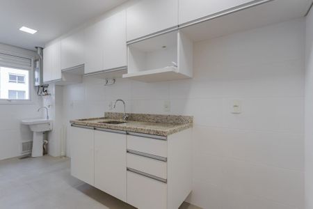 Cozinha e Área de Serviço de apartamento para alugar com 2 quartos, 66m² em Rio Branco, Porto Alegre