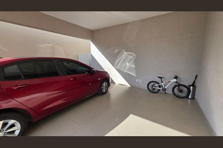 Garagem  de casa de condomínio à venda com 3 quartos, 135m² em Vale dos Sonhos, Lagoa Santa