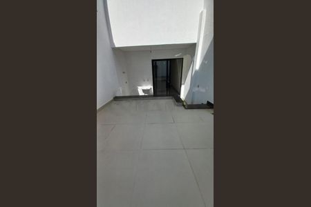 Casa à venda com 104m², 3 quartos e 2 vagasquintal