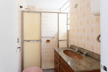 Banheiro de apartamento para alugar com 2 quartos, 72m² em Caju, Rio de Janeiro