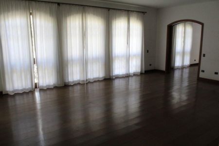 Casa à venda com 6 quartos, 735m² em Vila Tramontano, São Paulo