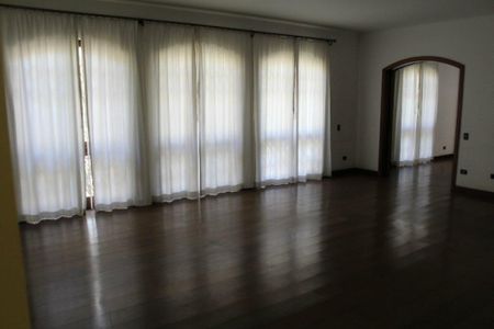 Casa à venda com 6 quartos, 735m² em Vila Tramontano, São Paulo
