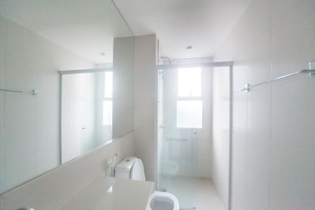 Banheiro suite 1 de apartamento para alugar com 2 quartos, 70m² em Vila da Serra, Belo Horizonte
