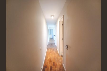 Apartamento à venda com 212m², 3 quartos e 2 vagasCorredor Quartos e Banheiros