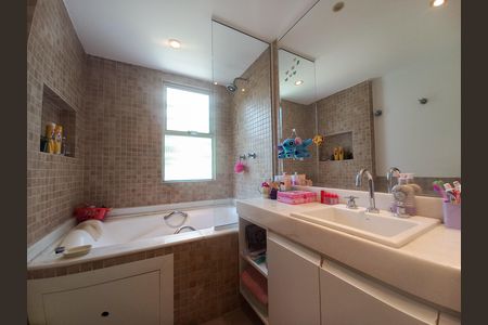 Apartamento à venda com 212m², 3 quartos e 2 vagasBanheiro 2