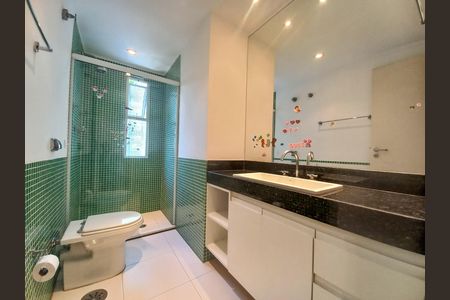 Apartamento à venda com 212m², 3 quartos e 2 vagasBanheiro 3