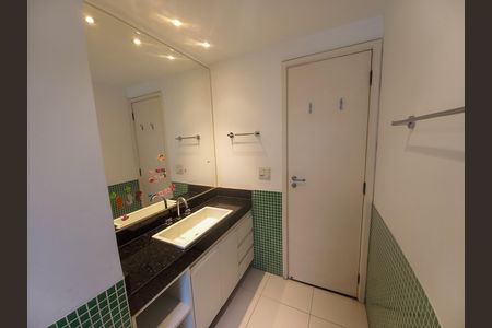 Apartamento à venda com 212m², 3 quartos e 2 vagasBanheiro 3