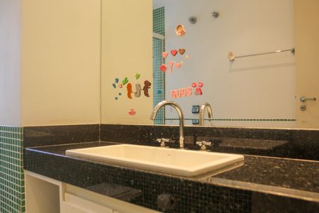 Banheiro 3 de apartamento à venda com 3 quartos, 212m² em Consolação, São Paulo