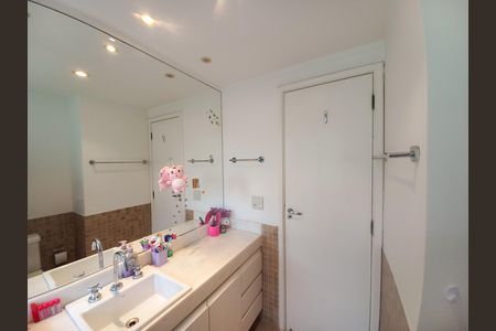 Apartamento à venda com 212m², 3 quartos e 2 vagasBanheiro 2