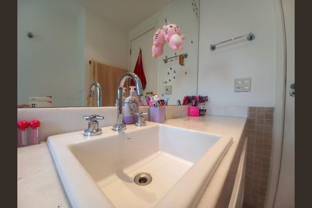 Apartamento à venda com 212m², 3 quartos e 2 vagasBanheiro 2