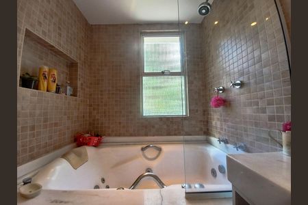 Apartamento à venda com 212m², 3 quartos e 2 vagasBanheiro 2