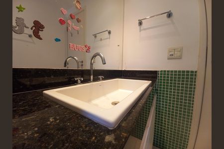 Apartamento à venda com 212m², 3 quartos e 2 vagasBanheiro 3