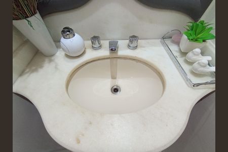 Apartamento à venda com 180m², 4 quartos e 2 vagas Apartamento à venda com 180m², 4 quartos e 2 vagasLavabo