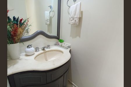 Apartamento à venda com 180m², 4 quartos e 2 vagas Apartamento à venda com 180m², 4 quartos e 2 vagasLavabo