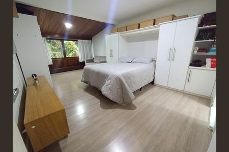 Apartamento à venda com 180m², 4 quartos e 2 vagas Apartamento à venda com 180m², 4 quartos e 2 vagasQuarto suíte