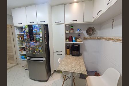 Cozinha de apartamento à venda com 4 quartos, 180m² em Barra da Tijuca, Rio de Janeiro