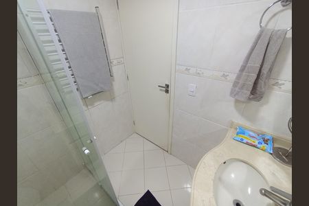Apartamento à venda com 180m², 4 quartos e 2 vagas Apartamento à venda com 180m², 4 quartos e 2 vagasBanheiro social