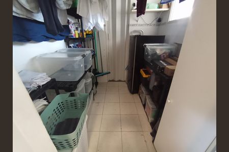 Apartamento à venda com 180m², 4 quartos e 2 vagas Apartamento à venda com 180m², 4 quartos e 2 vagasÁrea de Serviço
