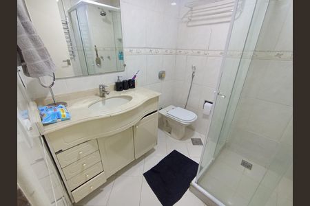 Apartamento à venda com 180m², 4 quartos e 2 vagas Apartamento à venda com 180m², 4 quartos e 2 vagasBanheiro Social