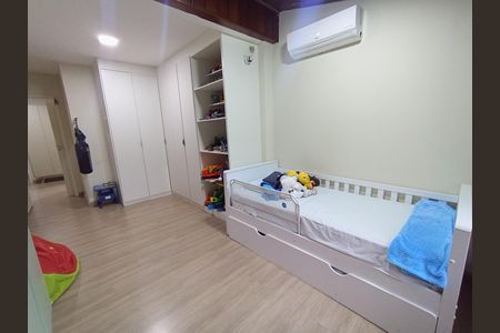 Apartamento à venda com 180m², 4 quartos e 2 vagas Apartamento à venda com 180m², 4 quartos e 2 vagasQuarto 1