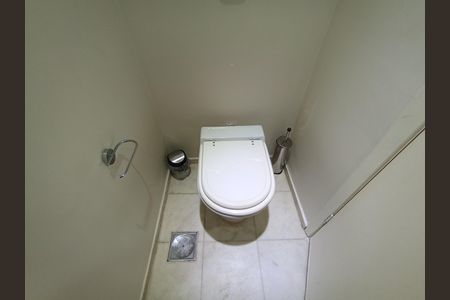 Apartamento à venda com 180m², 4 quartos e 2 vagas Apartamento à venda com 180m², 4 quartos e 2 vagasLavabo