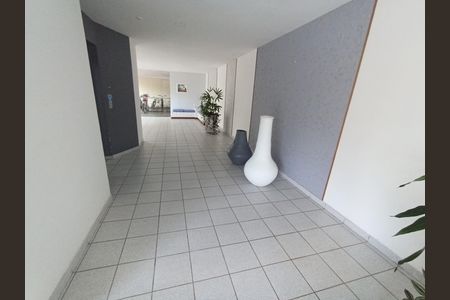Apartamento à venda com 180m², 4 quartos e 2 vagas Apartamento à venda com 180m², 4 quartos e 2 vagasHall de entrada