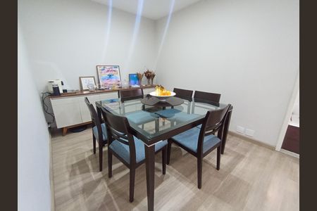 Apartamento à venda com 180m², 4 quartos e 2 vagas Apartamento à venda com 180m², 4 quartos e 2 vagasSala de Jantar